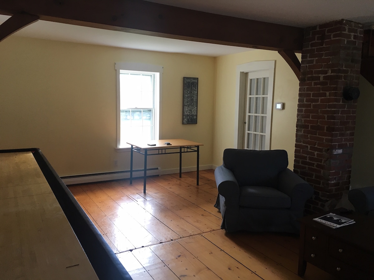 Popular Airbnb listing: Entire house - in town East Burke in East Burke