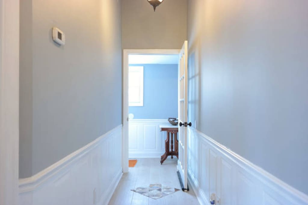 Entrance to house from driveway