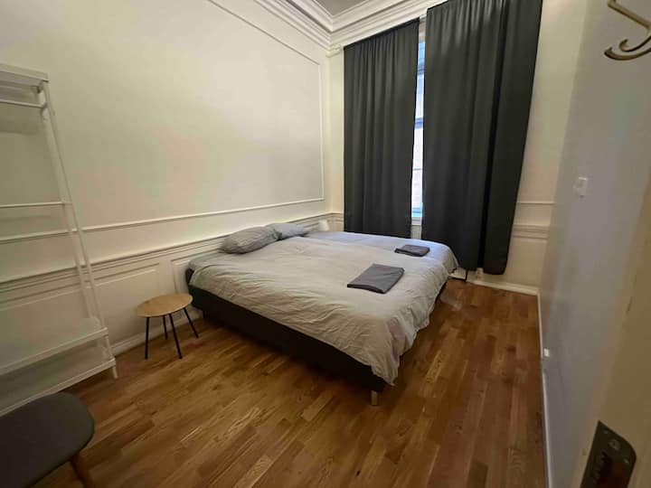 Spavaća soba 3
180 cm KREVET