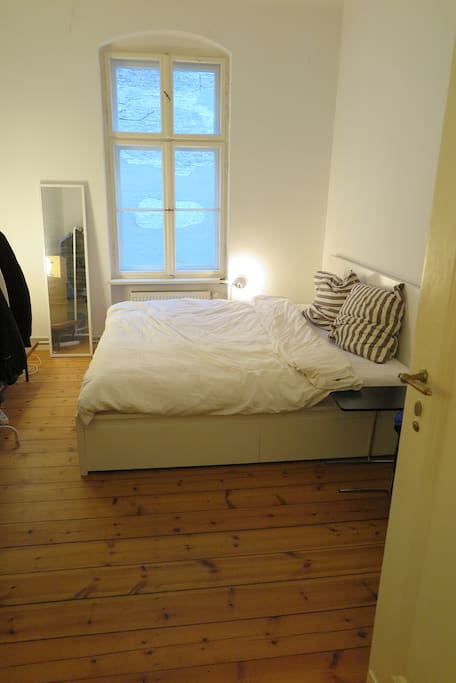 Schlafzimmer 1