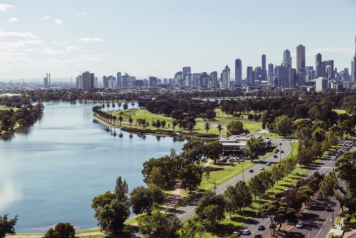 Luxury 2 BDRM Apartment / 2 MIN WALK to GRAND PRIX