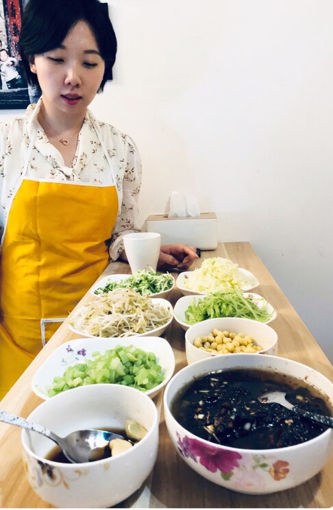 Show full-screen, host-provided image