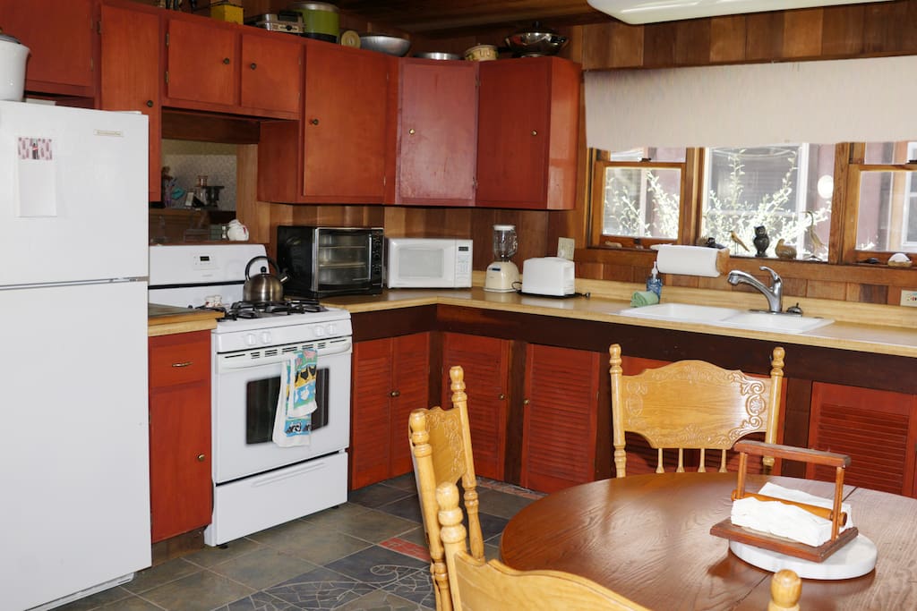 Granny`s kitchen, plenty of room.