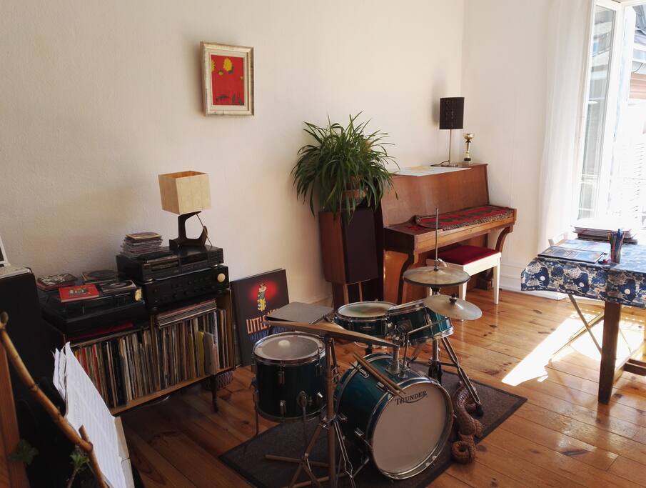 Salon/salle à manger.