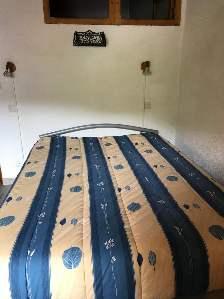 سرير غرفة النوم الرئيسية 140 سم