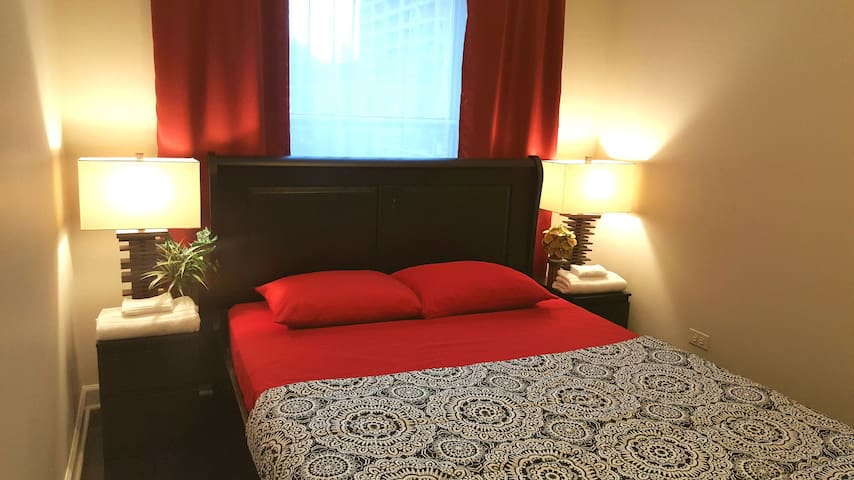 BEAUTIFUL APARTMENT 5 MIN TO DOWNTOWN & UIC