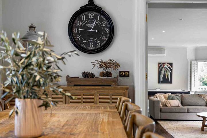 Kotor House. Walk to shops and beach!