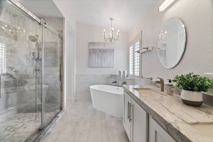 ❤ BRAND NEW POOL, Clean 4BR/3BA Modern Chic Home ❤ gallery image 5