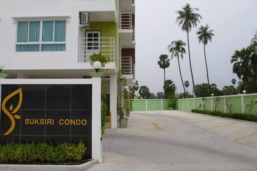 Gated entrance with security 24hrs