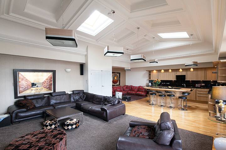 Advocates Penthouse – FREE WIFI gallery image 3