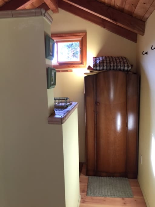 Full bathroom is behind partial wall (no closing door to bathroom)