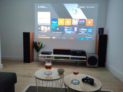 House with Private Sauna and Movie Room