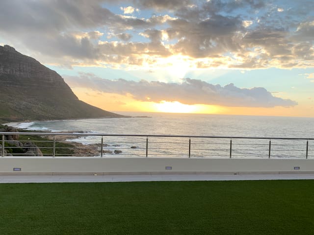 Sunset Paradiso gallery image 3