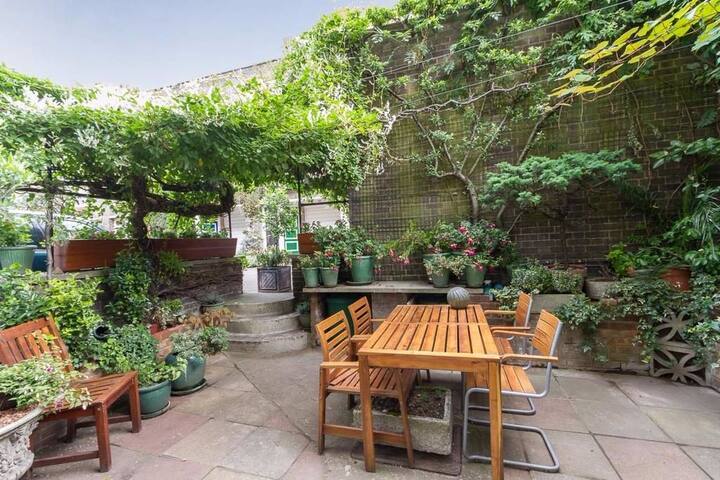 Hyde Park Luxury: 5-Star Retreat, Town House gallery image 4