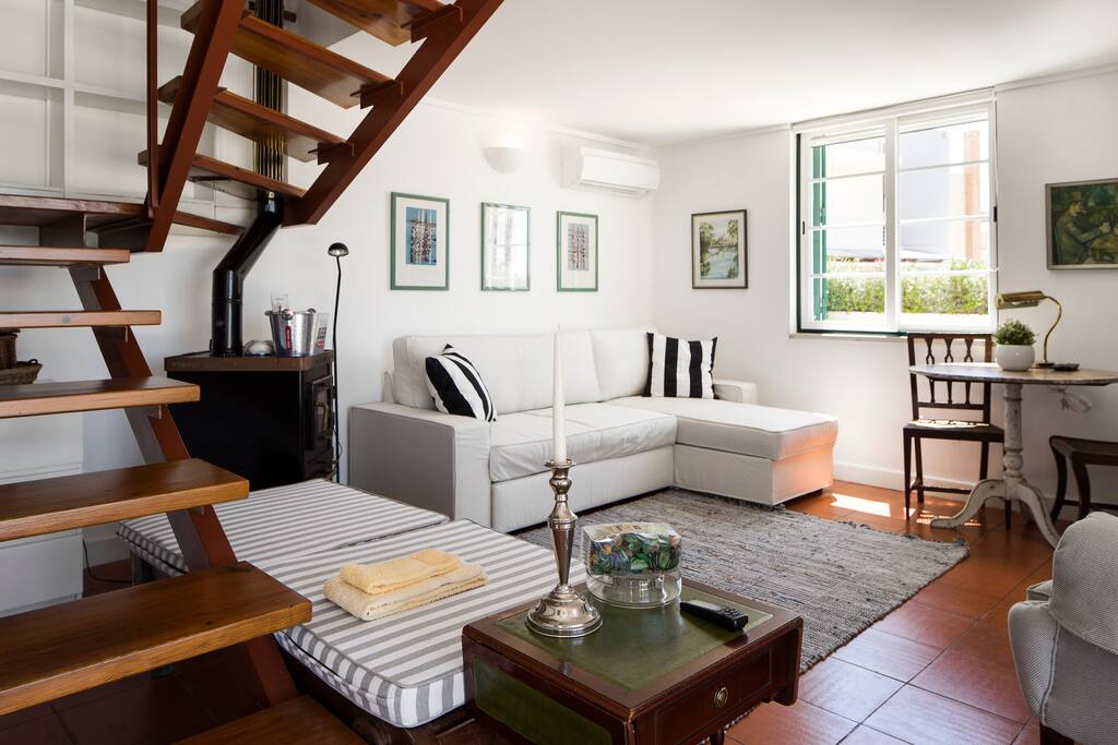 Sala de estar com o sofá-cama