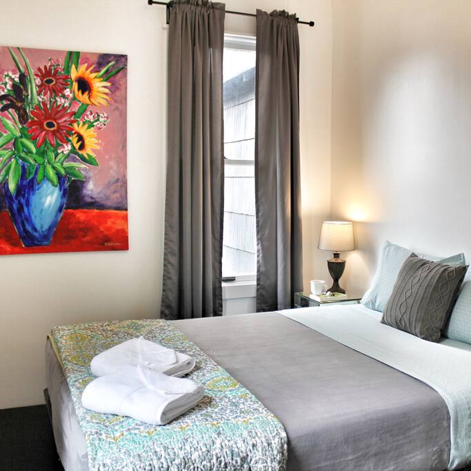 We feature new Tuft & Needle mattresses.
www.tuftandneedle.com #tuftandneedle