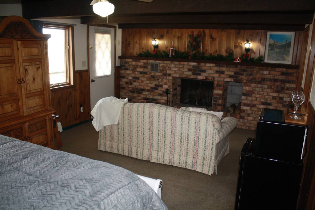 Fireplace and sleeper sofa!