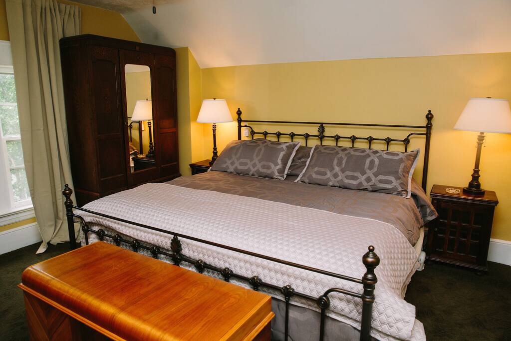 King sized bed