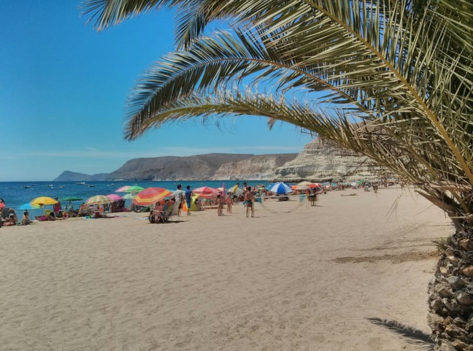 A un paso de la playa