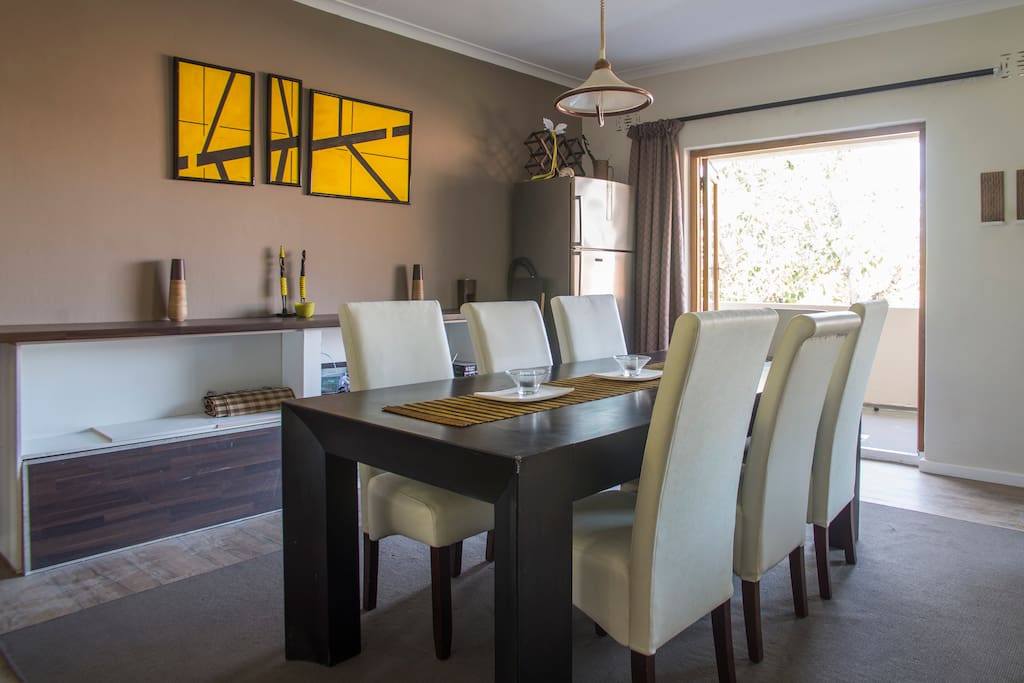 6+ seater dining table