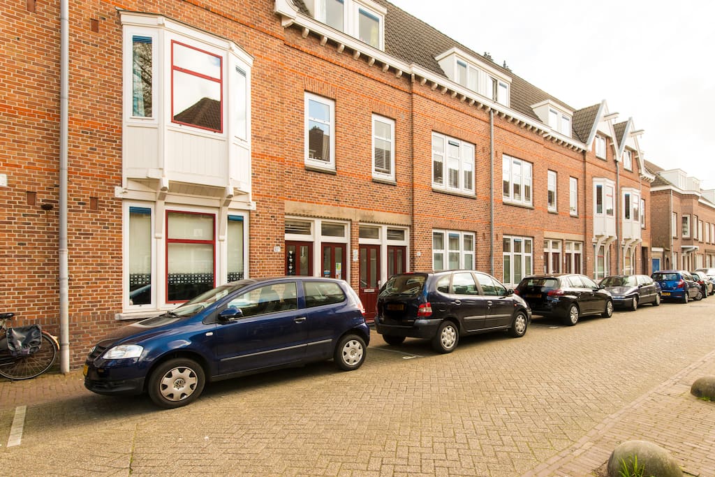 Street view, family friendly neighborhood