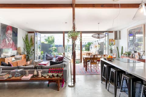 Huge amazing art-filled Annandale warehouse