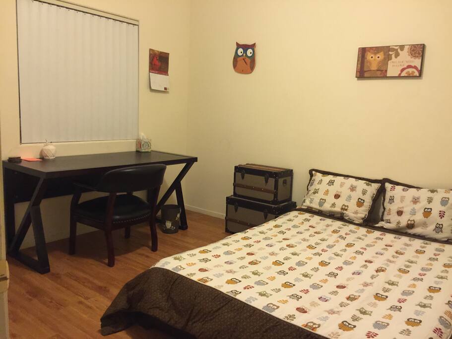 Owl room
*Note: Mattress has been updated to a 10 inch high quality supportive memory foam.