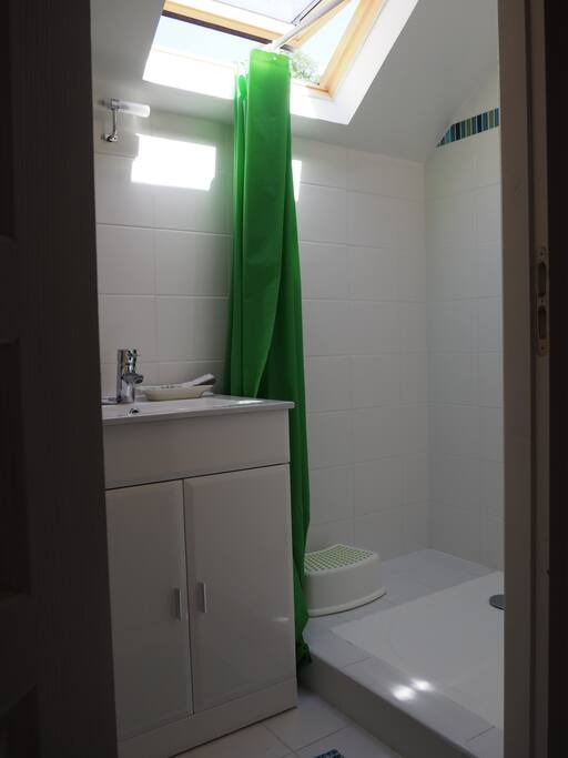 Second bathroom.