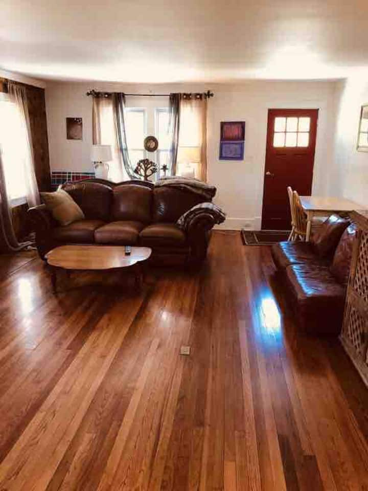 Perfect Location For Hits 2 Min Walk To Show - Germantown, NY