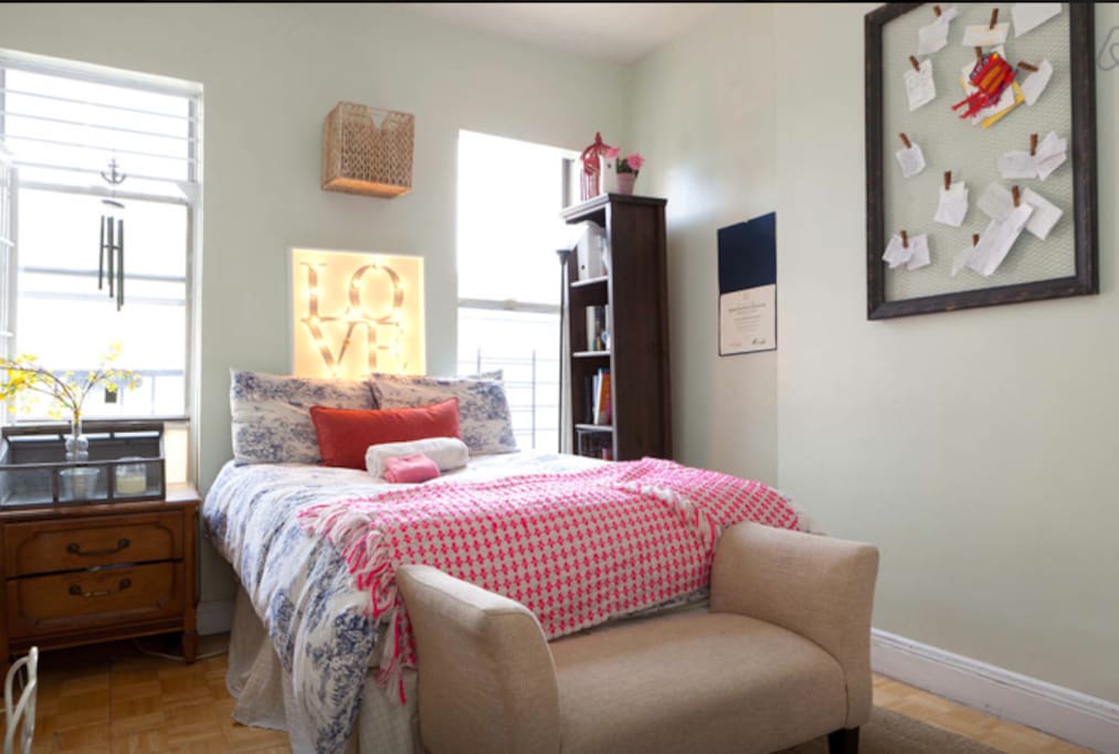Cozy cottage Bedroom:)