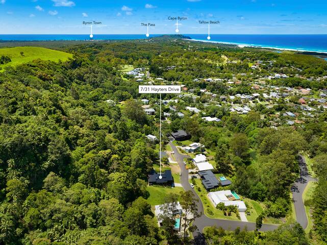 Family friendly beach home with pool & games room gallery image 2