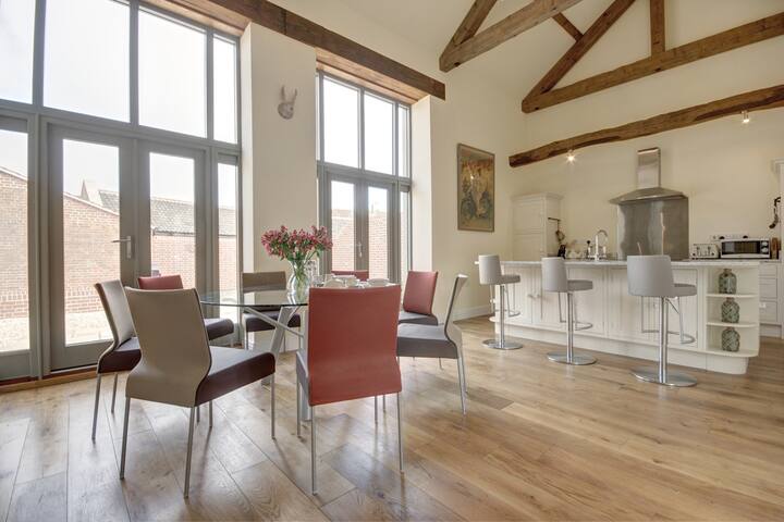 The Old Grain Barn Nr North Norfolk Coast Houses For Rent In