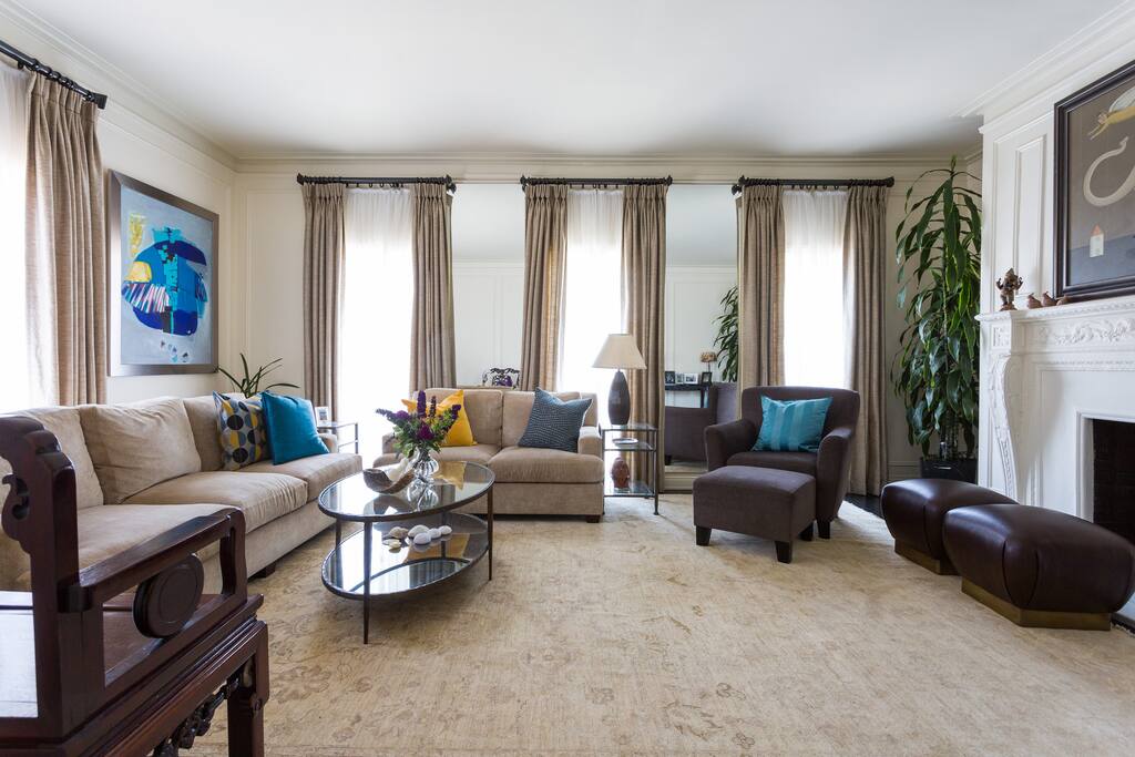 Second photo of the living room.