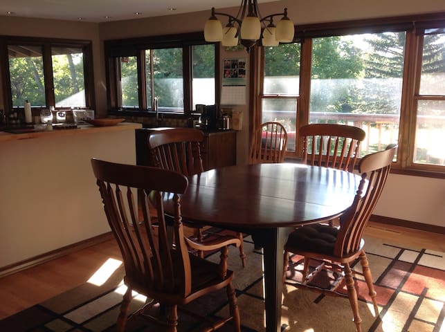 Family and friends together place. gallery image 2