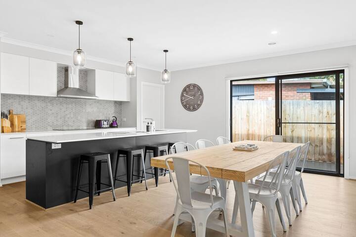 Tyrone Castaway gallery image 3