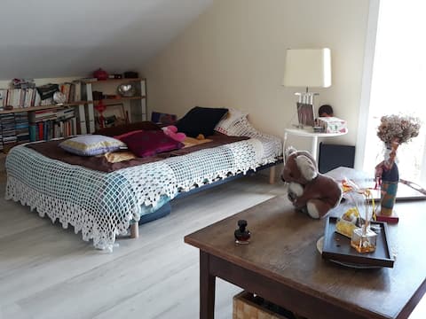 Chambre dans maison familiale, quartier paisible