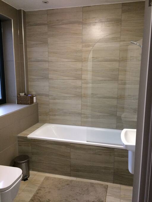 Private Guest Bathroom