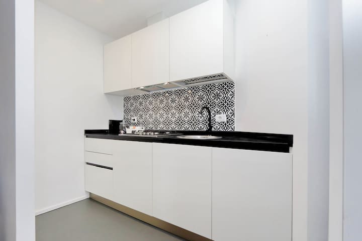 Bright Apartment near colosseum for 5 people gallery image 2