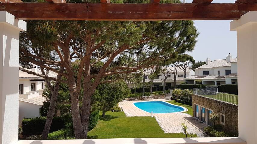 Pinewood House – 25 minutes walk to Guincho Beach