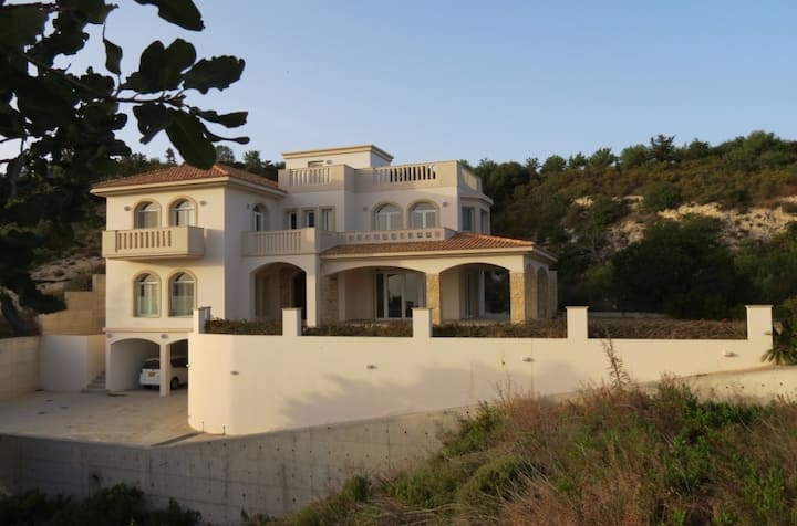 Luxurious Isolated Palace With Sea View - Páfos