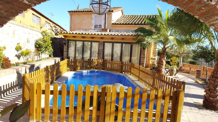 Beautiful house in Barcelona with swimming pool