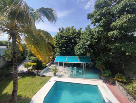 House with garden and pool for weekends