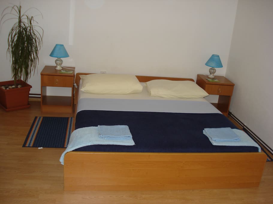 Bedroom, double bed