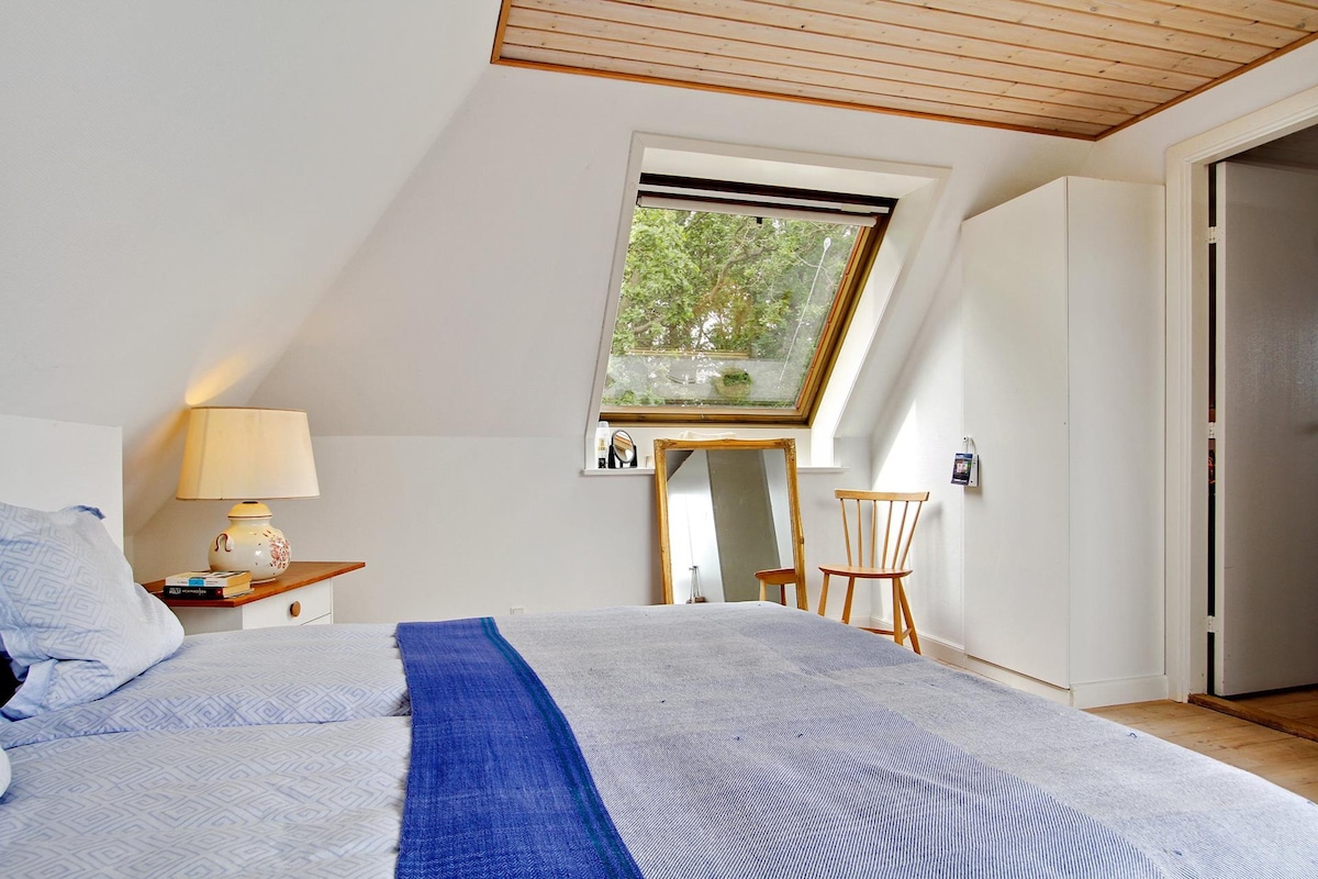 ห้องนอนใหญ่ชั้นบน