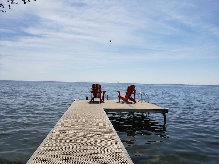 Water front Cottage Lake Simcoe Sauna Hot Tub