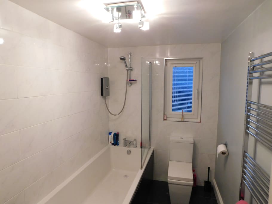Bathroom Shared
Shower & Bath