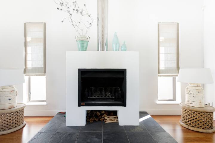 Lakeside Villa with Private Pool & Stunning Views gallery image 5