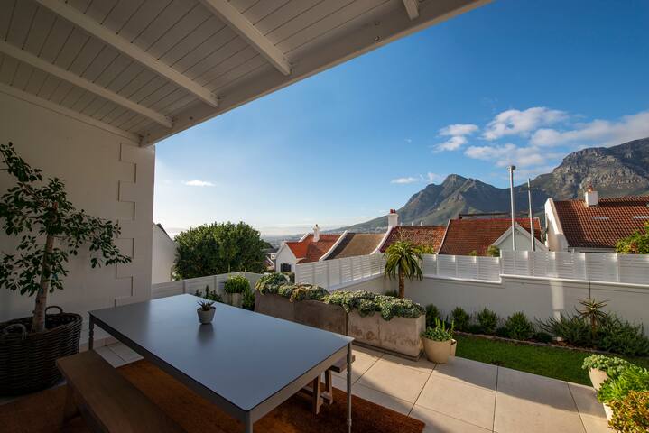 2BR Designer Victorian with Mountain View’s / Pool gallery image 3