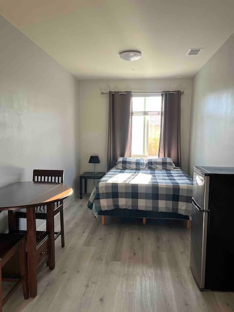 Private Suite near Diamond stadium & Golf Course