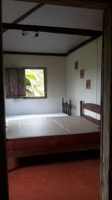 Quarto 1 cama de casal e 1 cama solteiro